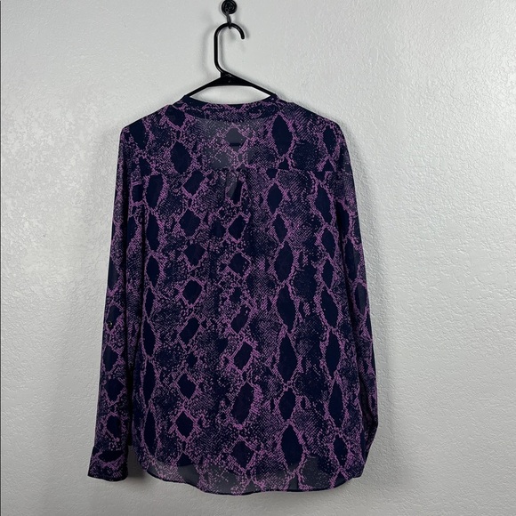 A.n.a Womens Blouse LT Purple Snake Pattern Long Sleeve Chic Sheer Office Wear - Picture 10 of 10